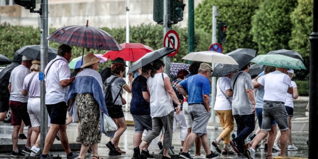 Ανοιξιάτικη βροχή στην Αθήνα (φωτογραφία αρχείου)