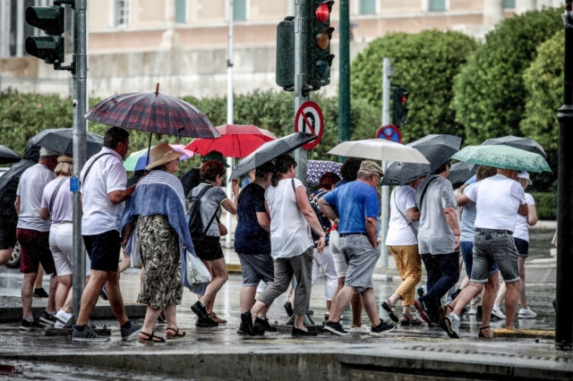 Ανοιξιάτικη βροχή στην Αθήνα (φωτογραφία αρχείου)