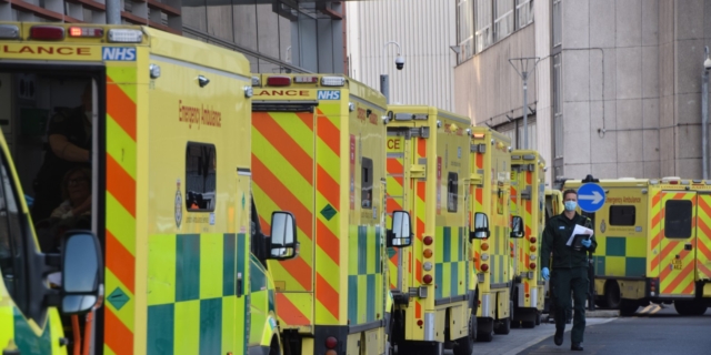 Ασθενοφόρα σε νοσοκομείο στη Βρετανία