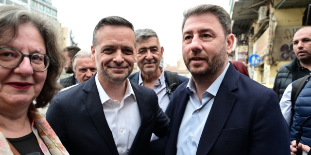 Επίσκεψη του προέδρου του ΠΑΣΟΚ - Κινήματος Αλλαγής Νίκου Ανδρουλάκη στην Βαρβάκειο Αγορά, με τον Δήμαρχο Αθηναίων, Χάρη Δούκα