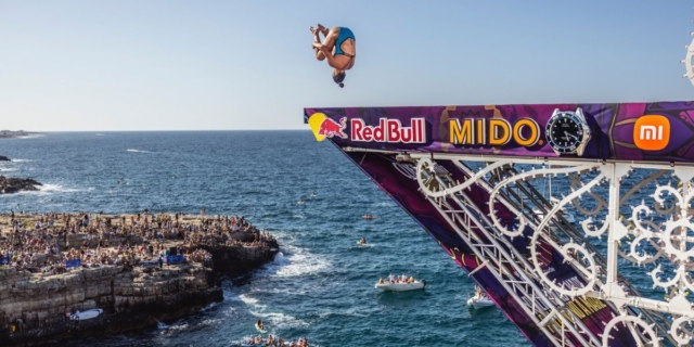 Red Bull Cliff Diving: Έχεις δει βουτιές από τα 27 μέτρα;