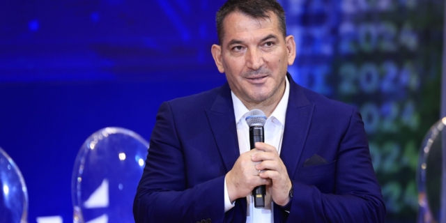 Πύρρος Δήμας στον γιο του Μπελέρη: Θα δικαιωθεί ο μπαμπάς, Πέτρο”