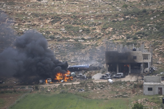 Στις φλόγες τυλίχθηκαν σπίτια και αυτοκίνητα Παλαιστινίων από επιθέσεις ισραηλινών εποίκων