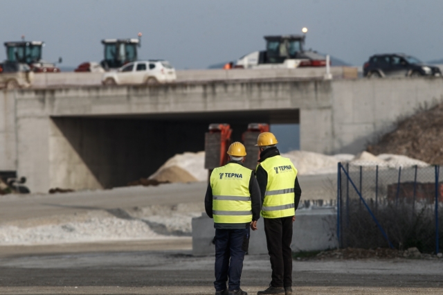 Στιγμιότυπο από το εργοτάξιο στην Βασιλική του νομού Τρικάλων όπου κατασκευάζεται το βόρειο τμήμα του Αυτοκινητόδρομου Κεντρικής Ελλάδας Ε65, το οποίο θα συνδέσει τα Τρίκαλα με τα Γρεβενά και στη συνέχεια βορειότερα με την Εγνατία Οδό