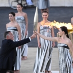 Ολυμπιακοί Αγώνες: Η Αθήνα παρέδωσε τη Φλόγα στο "Παρίσι 2024" - Εντυπωσιακές εικόνες