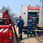 Χανιά: Μεγάλη φωτιά κοντά στον Ναύσταθμο - Εκκενώνονται σπίτια