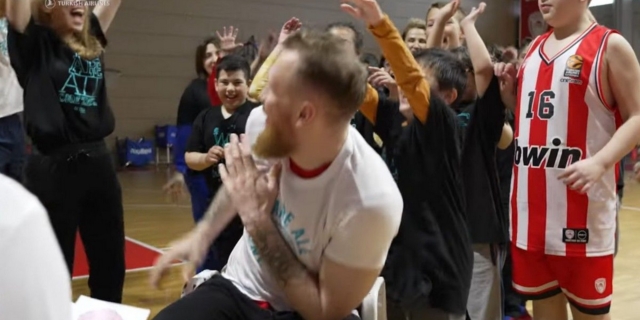 Ολυμπιακός: Το υπέροχο video για την Παγκόσμια ημέρα αυτισμού