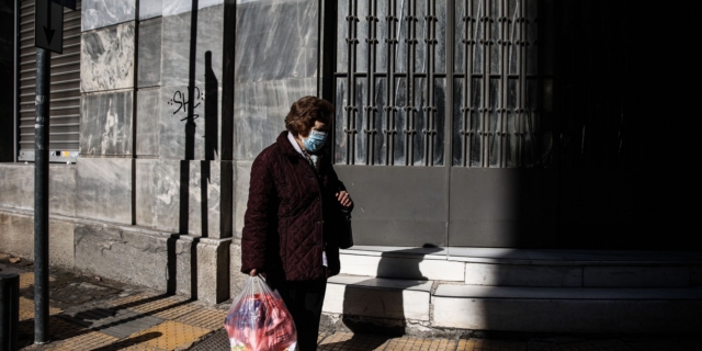 Οι αριθμοί ευημερούν και οι πολίτες φτωχαίνουν