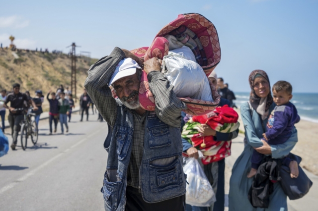 Εκτωπισμένοι επιστρέφουν στα σπίτια τους στη Γάζα