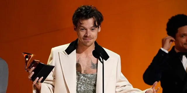Ο Harry Styles στην τελετή των Γκράμι