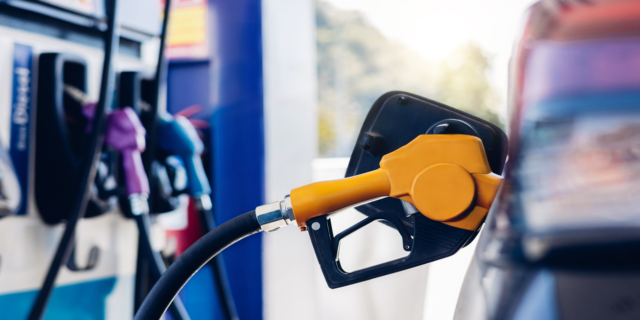 Γιατί στοιχίζει τόσο η βενζίνη στην Ελλάδα