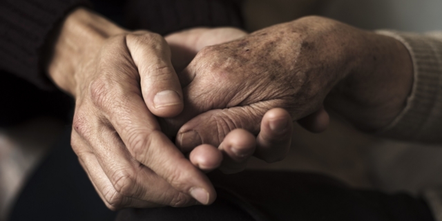Χέρια ηλικιωμένων