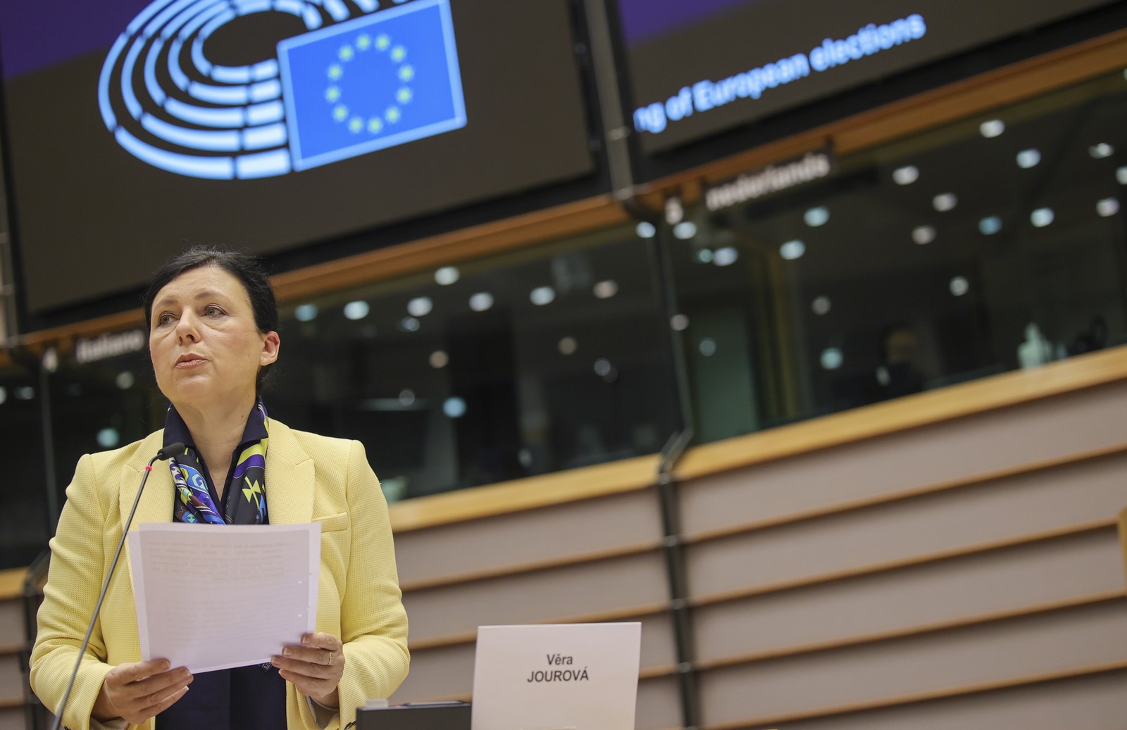 Βιέρα Γιούροβα: Στην Ελλάδα η αντιπρόεδρος της Κομισιόν τη Δευτέρα – Συνάντηση με Μητσοτάκη
