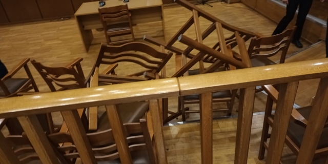 Η αίθουσα του δικαστηρίου μετά την απόφαση για το Μάτι