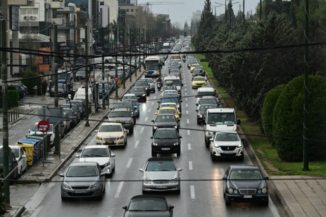 Αυξημένη κίνηση στους κεντρικούς δρόμους της Αθήνας