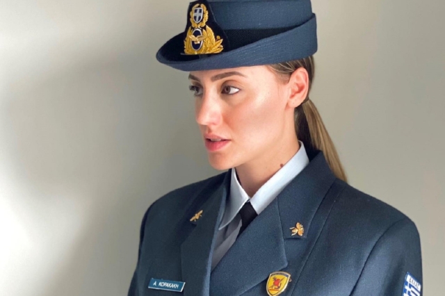 Η Άννα Κορακάκη ορκίζεται Ανθυποσμιναγός της Πολεμικής Αεροπορίας