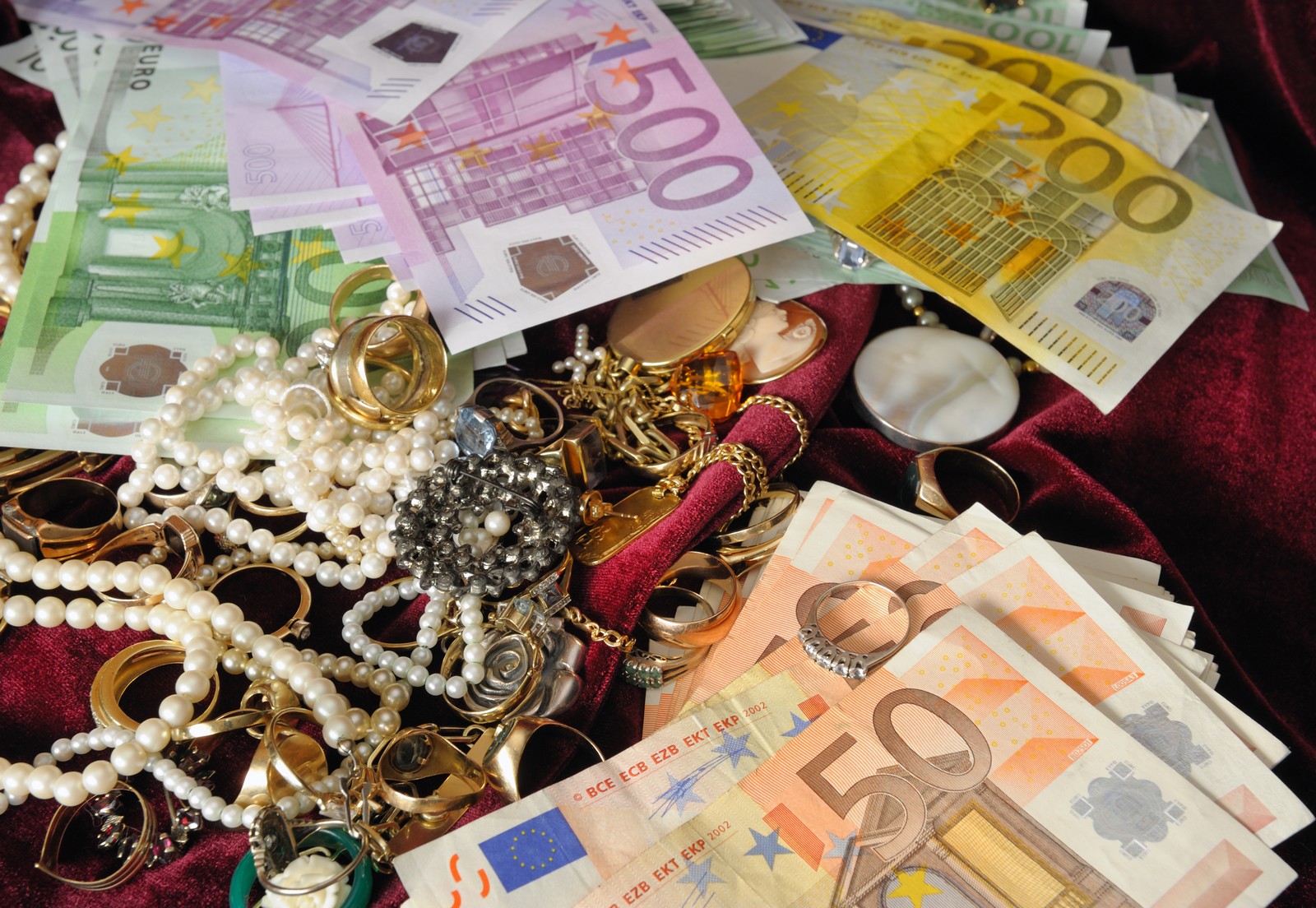 Πρέβεζα: Απέσπασαν από 50χρονη 190.000 ευρώ για να της “λύσουν τα μάγια”