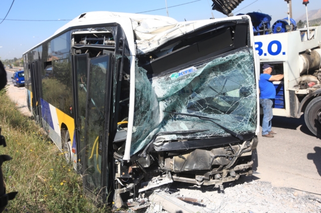 Λιόσια: Λεωφορείο του ΟΑΣΑ έπεσε σε κολώνα – Έξι τραυματίες