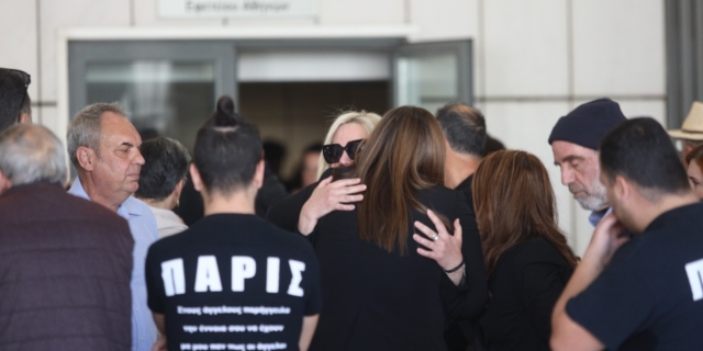 Συγγενείς και επιζώντες μετά την απόφαση για τη δίκη στο Μάτι