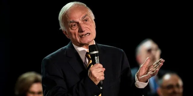 Μανώλης Μαυρομμάτης: Συγκινεί δύο χρόνια μετά τη νοσηλεία σε κέντρο αποκατάστασης