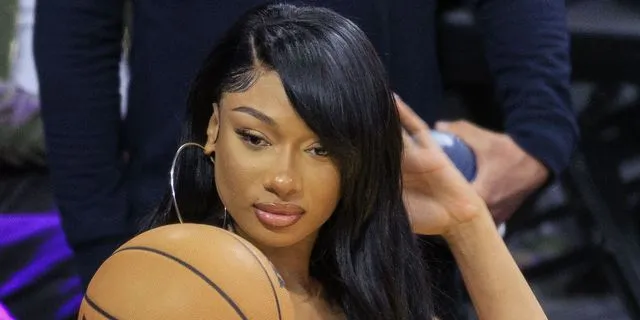 H Megan Thee Stallion στον αγώνα Los Angeles Lakers - Minnesota Timberwolves