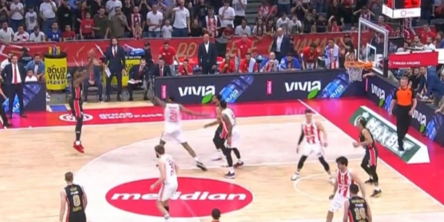 Ερυθρός Αστέρας – Ολυμπιακός: Το μεγάλο τρίποντο του Ράιτ στα 24.8”