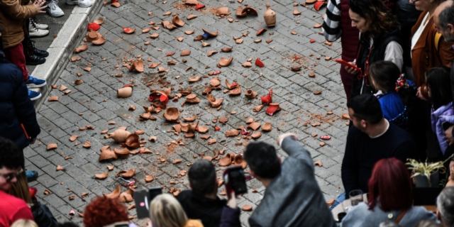 Το έθιμο των Μπότηδων το Πάσχα