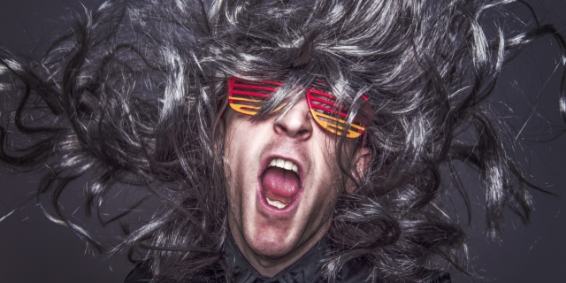 Πόσο (τραγικά) άλλαξαν οι στίχοι των τραγουδιών – Η θυμωμένη ραπ και η πανωλεθρία της ροκ