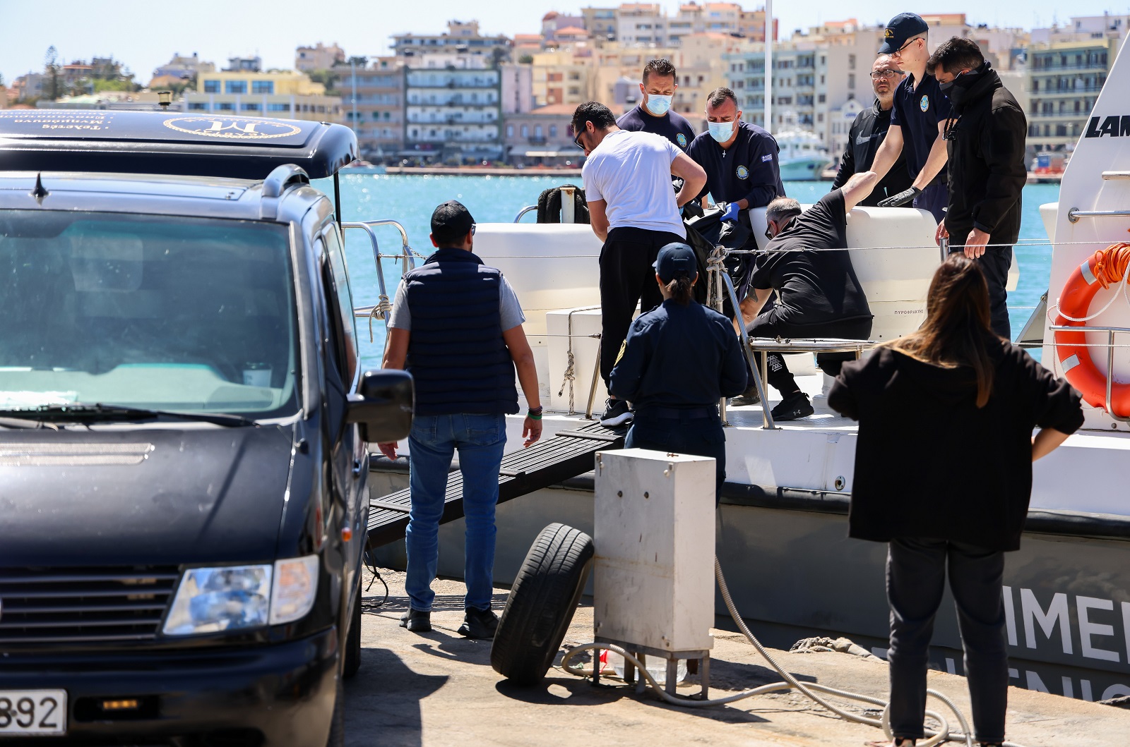 Επιχείρηση διάσωσης και απεγκλωβισμού μεταναστών και προσφύγων στην Χίο