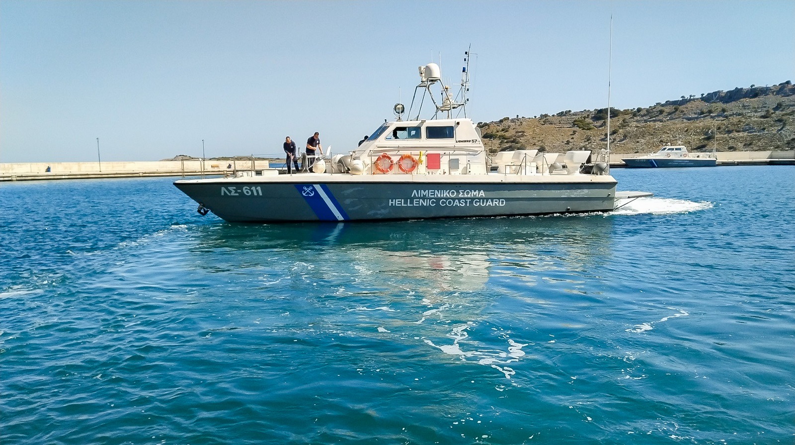 Σκάφος του Λιμενικού στο ναυάγιο στη Χίο