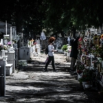 Θεσσαλονίκη: Άρπαξε μαρμάρινο σταυρό και χτύπησε τη νύφη του στο κεφάλι, σε κηδεία
