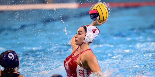 Σαμπαντέλ – Ολυμπιακός 16-10: Οι ερυθρόλευκες πλήρωσαν το μπλακ άουτ στο 3ο οκτάλεπτο στον τελικό του Champions League