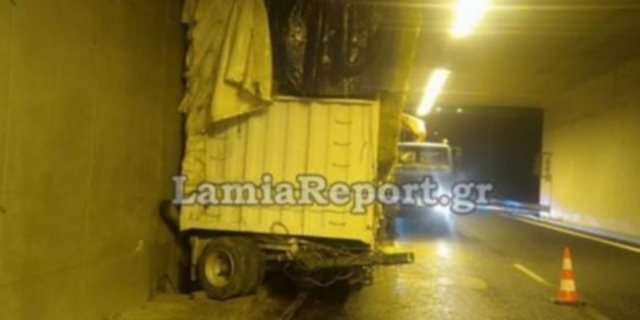 Κλειστή η Αθηνών – Λαμίας λόγω ανατροπής νταλίκας στον Άγιο Κωνσταντίνο