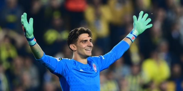 Τζολάκης: “Γράφουμε όλοι μαζί ιστορία, φυσικά και ονειρευόμαστε το Conference League”