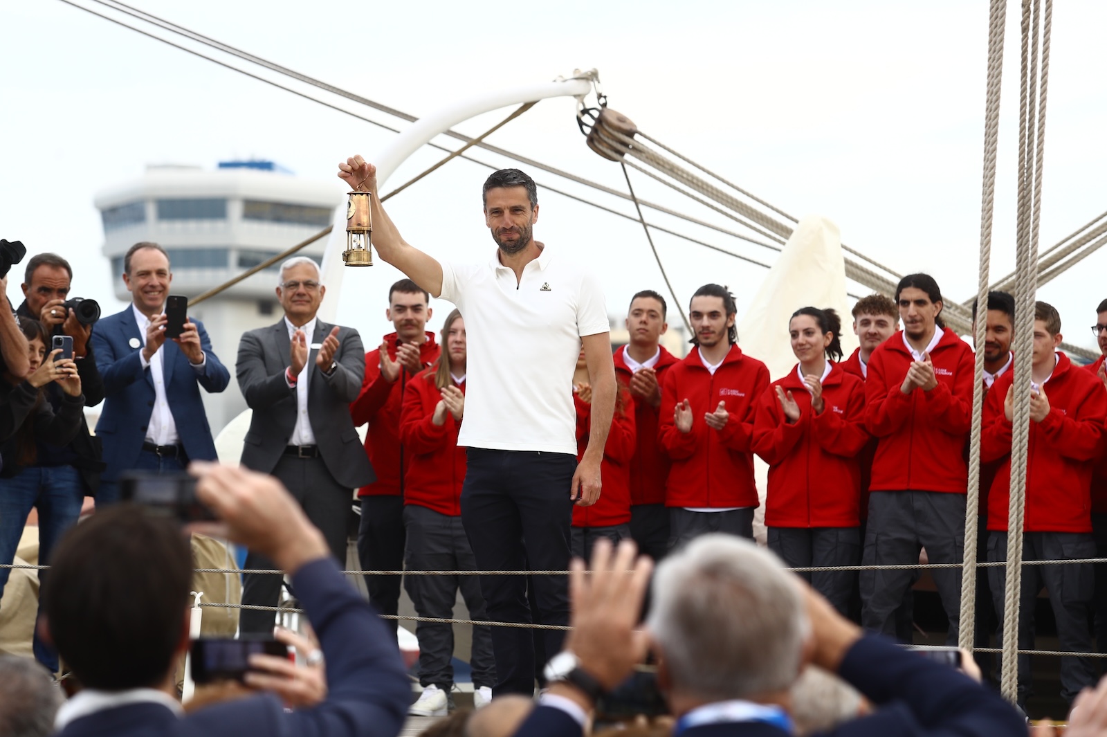 ΛΑΜΠΑΔΗΔΡΟΜΙΑ ΤΩΝ ΟΛΥΜΠΙΑΚΩΝ ΑΓΩΝΩΝ "ΠΑΡΙΣΙ 2024" / ΑΝΑΧΩΡΗΣΗ ΤΗΣ ΟΛΥΜΠΙΑΚΗΣ ΦΛΟΓΑΣ ΜΕ ΤΟ ΙΣΤΟΡΙΚΟ ΤΡΙΚΑΤΑΡΤΟ ΙΣΤΙΟΦΟΡΟ BELEM