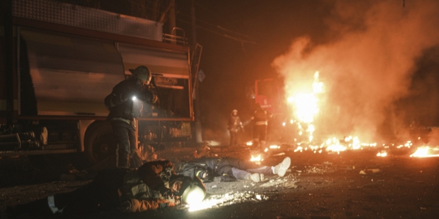 Πυρκαγιά στο Χάρκοβο της Ουκρανίας, μετά την ρωσική επίθεση