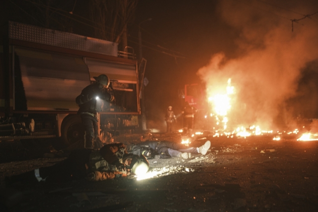 Πυρκαγιά στο Χάρκοβο της Ουκρανίας, μετά την ρωσική επίθεση