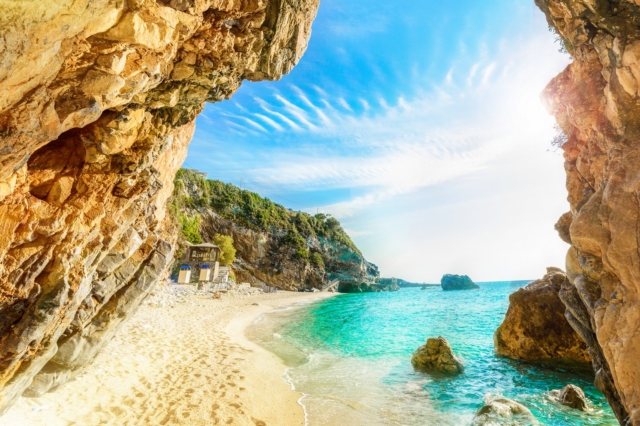 Αυτές είναι οι 198 “απάτητες παραλίες” της Ελλάδας – Τα μέτρα που θα ισχύουν