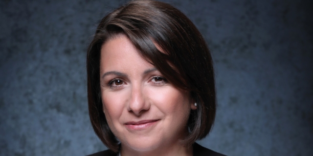 LIVE ΕΙΚΟΝΑ: Η Μαρία Πατακιούτη της Παπαστράτος στο Φόρουμ των Δελφών