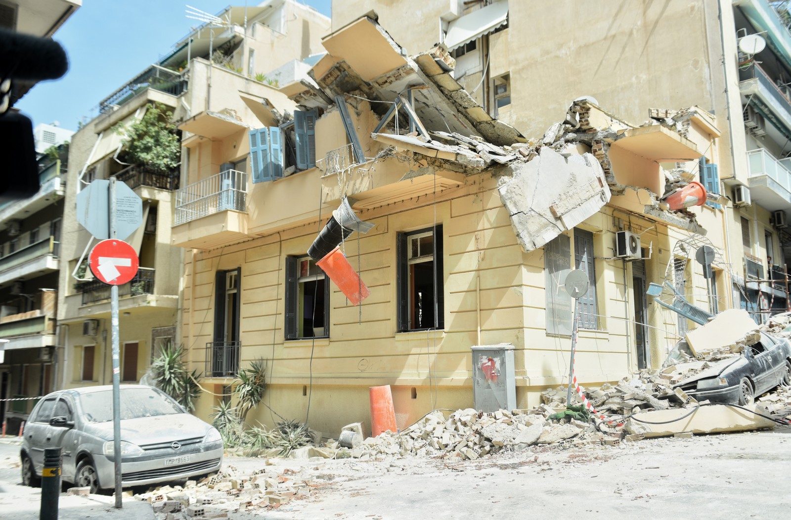 Κατάρρευση κτιρίου στο Πασαλιμάνι στον Πειραιά