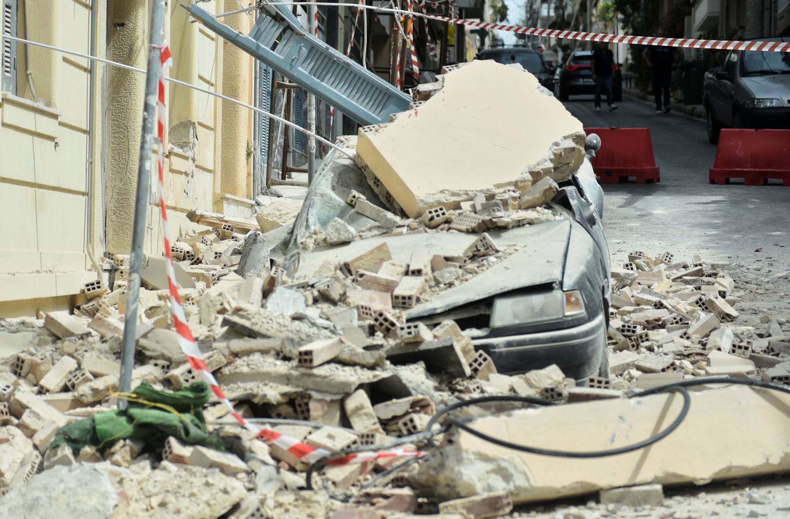 Κατάρρευση κτιρίου στο Πασαλιμάνι στον Πειραιά