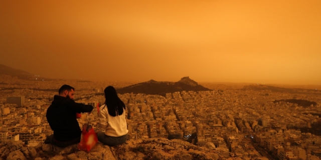 Αφρικανική σκόνη "έπνιξε" τον ουρανό στην Αθήνα