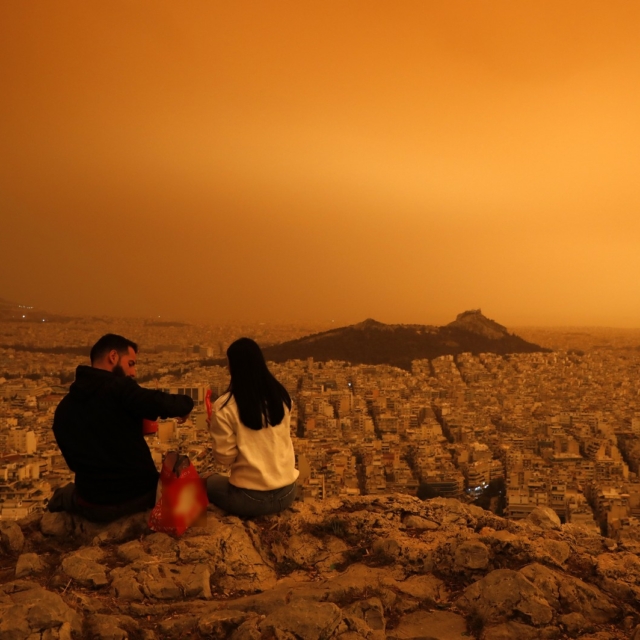 Αφρικανική σκόνη "έπνιξε" τον ουρανό στην Αθήνα