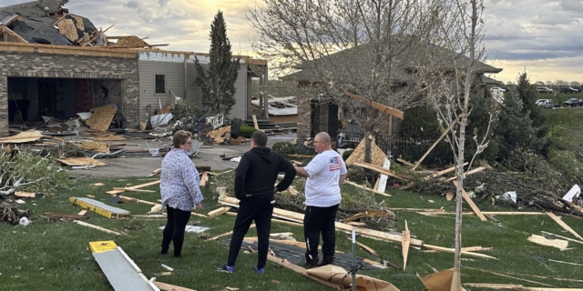 ΗΠΑ: Δεκάδες ανεμοστρόβιλοι έπληξαν κεντρικές πολιτείες – Τεράστιες ζημιές