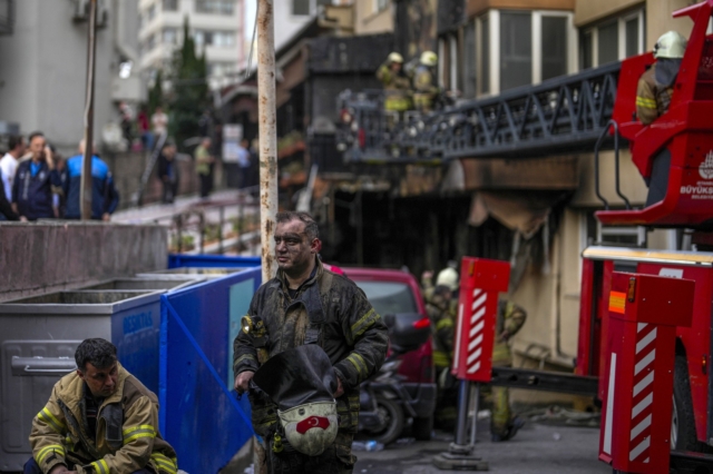 Φωτιά σε πολυκατοικία στην Κωνσταντινούπολη