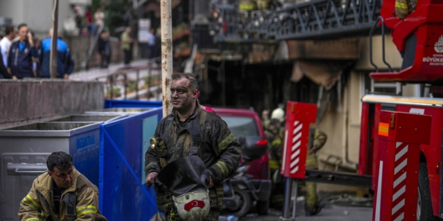 Φωτιά σε πολυκατοικία στην Κωνσταντινούπολη