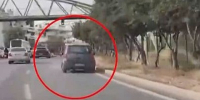 Τροχαίο στην Kατεχάκη: Τράκαρε και συνέχισε να οδηγεί ενώ το ΙΧ διαλυόταν – Βίντεο