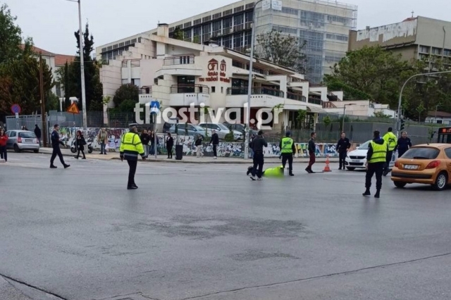 Θεσσαλονίκη: Μηχανή παρέσυρε και τραυμάτισε τροχονόμο