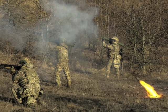 Ουκρανοί στρατιώτες στο μέτωπο του πολέμου