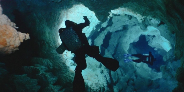 «UNDERWONDER»: Τηλεοπτική πρεμιέρα για τη νέα σειρά που «βουτά» στα υποβρύχια σπήλαια της Ελλάδας